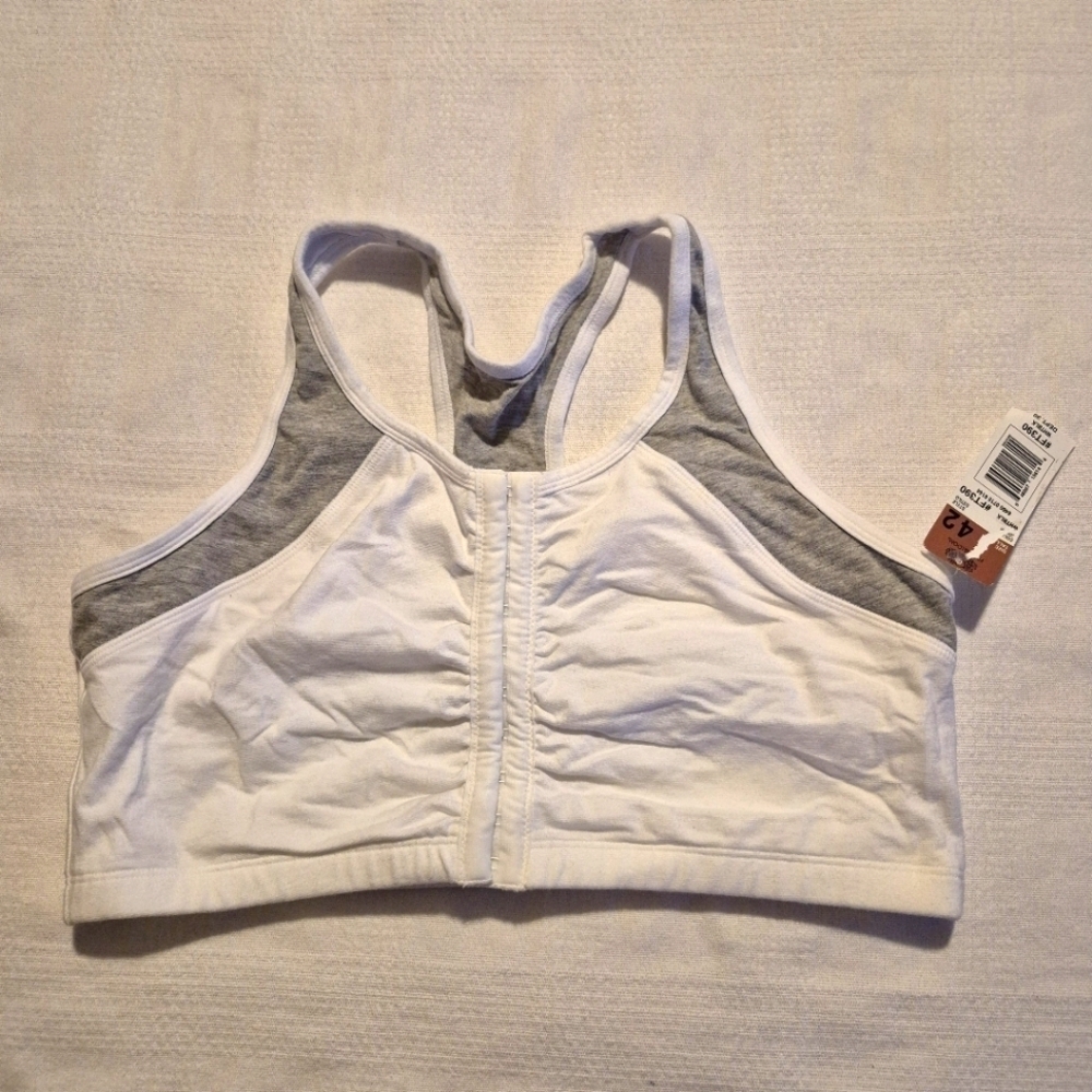 Fruit of the Loom women's size 42 white & gray front closure bra, NWT